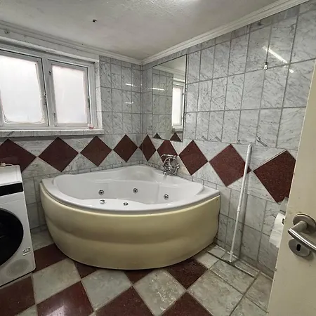 Cosy Family Basement In Copenhagen With Jacuzzi شقة